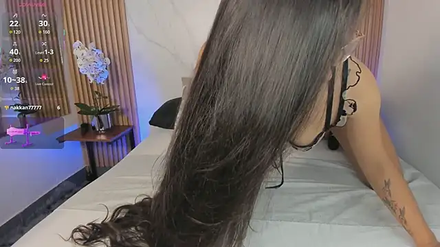 Julia Martinez  online show from 23, 4, 2026