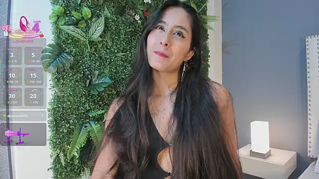 Julia Martinez  online show from 2, 12, 2025