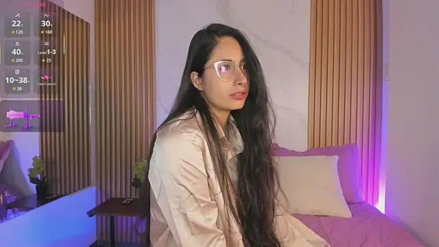 Julia Martinez  online show from 26, 3, 2026