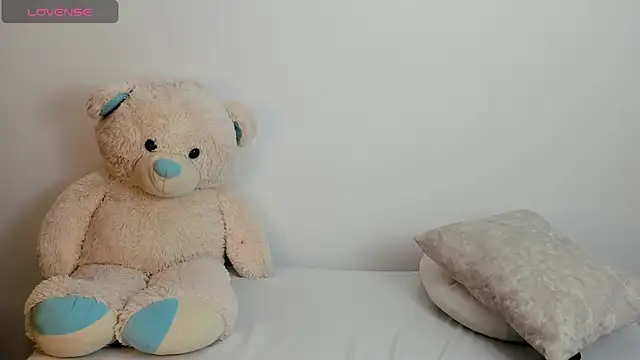 aurora johnson  online show from 13, 11, 2025