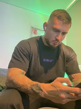 Snapshot of DimitriSullivan_ chatting on 25, 5, 2026 DimitriSullivan online show from 25, 5, 2026