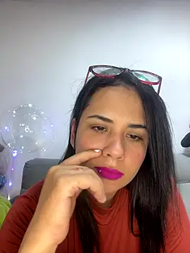 Leyna Kenet online show from 9, 12, 2024