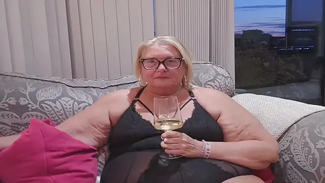 MoistCurveyChanel online show from 1, 7, 2026