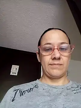 Snapshot of nicolle_milf1978 chatting on 27, 4, 2026 nicolle milf1978 online show from 27, 4, 2026