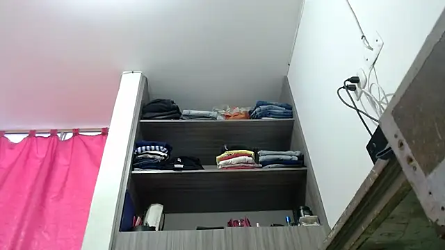 nicolle milf1978 online show from 17, 4, 2026