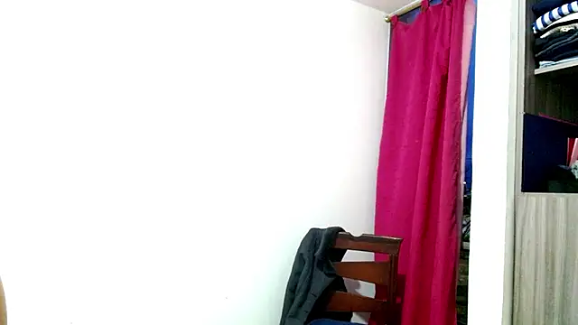 nicolle milf1978 online show from 17, 4, 2026