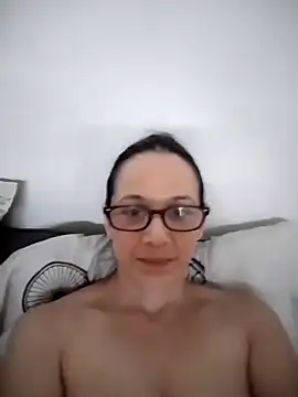 Snapshot of nicolle_milf1978 chatting on 26, 5, 2026 nicolle milf1978 online show from 26, 5, 2026