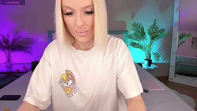 Snapshot of Lana_kitty__ chatting on 3, 5, 2026 Lana kitty online show from 3, 5, 2026
