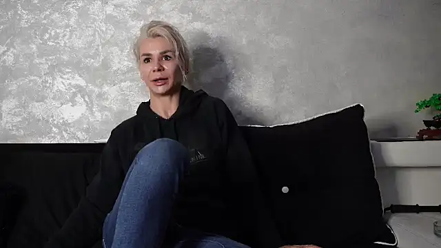 SquirtyFit Devil online show from 2, 3, 2025