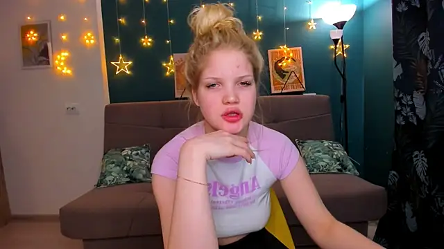 Snapshot of Xloe_Queen chatting on 25, 1, 2025 Xloe Queen online show from 25, 1, 2025