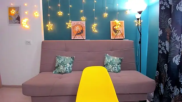 Snapshot of Xloe_Queen chatting on 5, 3, 2025 Xloe Queen online show from 5, 3, 2025