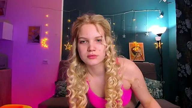 Snapshot of Xloe_Queen chatting on 5, 3, 2025 Xloe Queen online show from 5, 3, 2025