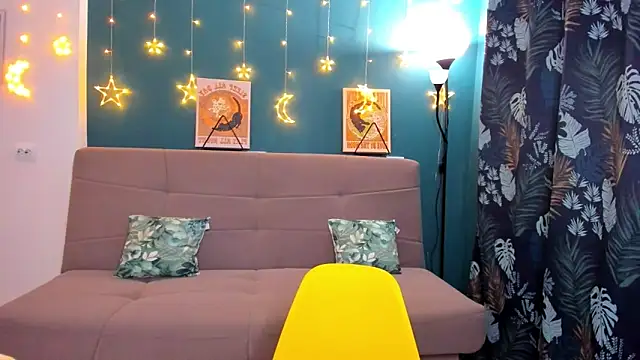 Snapshot of Xloe_Queen chatting on 2, 3, 2025 Xloe Queen online show from 2, 3, 2025