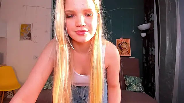 Snapshot of Xloe_Queen chatting on 16, 3, 2025 Xloe Queen online show from 16, 3, 2025