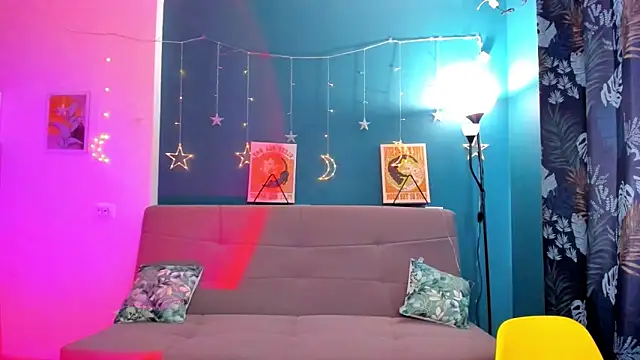 Snapshot of Xloe_Queen chatting on 15, 2, 2025 Xloe Queen online show from 15, 2, 2025