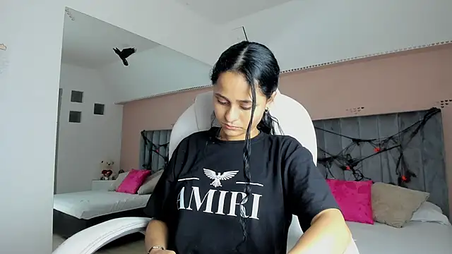 Giselle Roldan online show from 11, 10, 2025