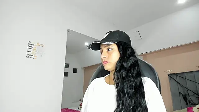 Giselle Roldan online show from 16, 10, 2025