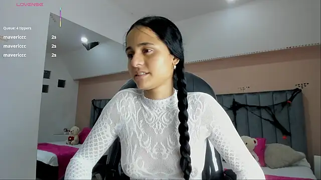 Giselle Roldan online show from 25, 10, 2025