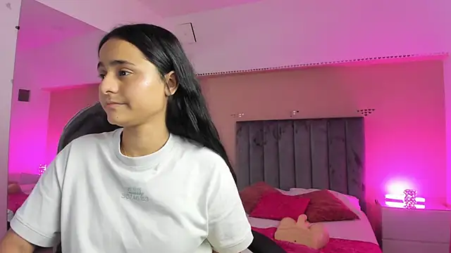 Giselle Roldan online show from 10, 4, 2026