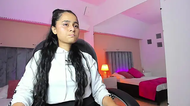 Snapshot of Giselle_Roldan chatting on 3, 6, 2026 Giselle Roldan online show from 3, 6, 2026