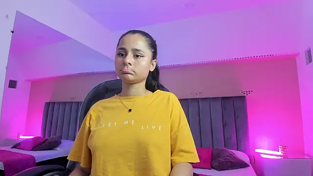 Giselle Roldan online show from 24, 2, 2026