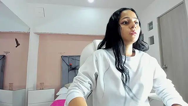 Giselle Roldan online show from 8, 10, 2025
