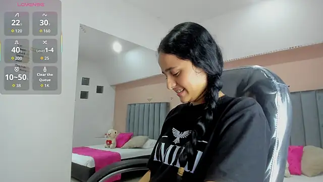 Giselle Roldan online show from 7, 11, 2025