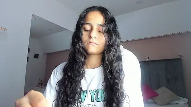 Giselle Roldan online show from 26, 9, 2025