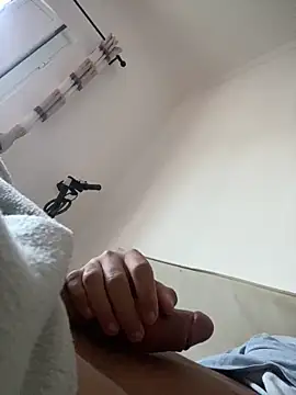 Snapshot of pooluido12 chatting on 28, 9, 2025 pooluido12 online show from 28, 9, 2025