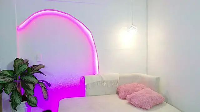 Snapshot of AllissonJames chatting on 6, 5, 2026 AllissonJames online show from 6, 5, 2026