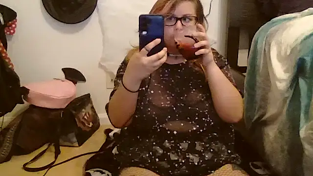 HoneyBear19 online show from 17, 10, 2025