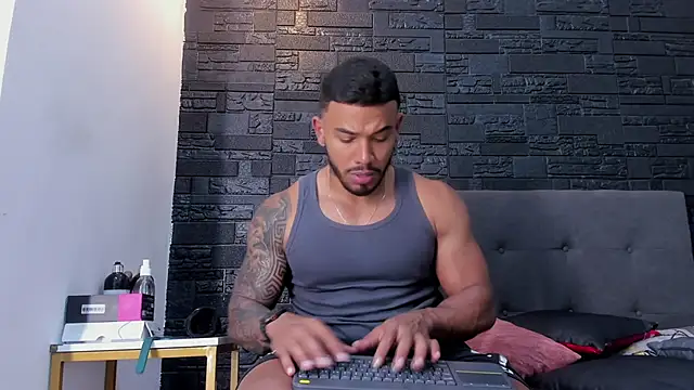 Snapshot of bruno_miller_ chatting on 22, 11, 2025 bruno miller online show from 22, 11, 2025