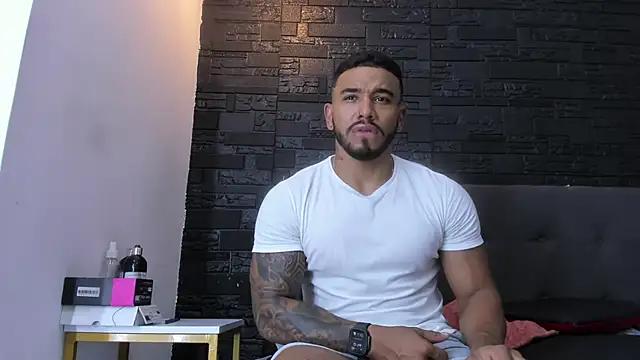 Snapshot of bruno_miller_ chatting on 30, 11, 2025 bruno miller online show from 30, 11, 2025