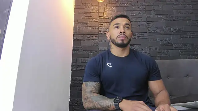 Snapshot of bruno_miller_ chatting on 14, 11, 2025 bruno miller online show from 14, 11, 2025