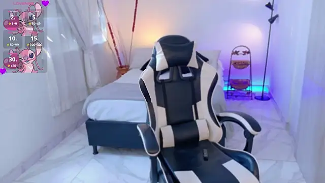 AnabelWolf online show from 28, 10, 2025