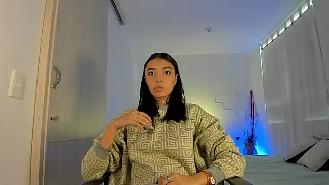 AnabelWolf online show from 4, 2, 2025
