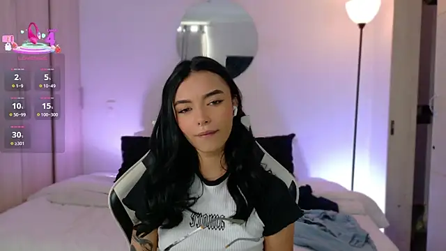 AnabelWolf online show from 8, 10, 2025