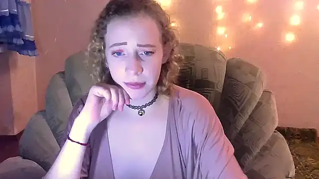 Snapshot of MelxMellie chatting on 2, 2, 2025 MelxMellie online show from 2, 2, 2025