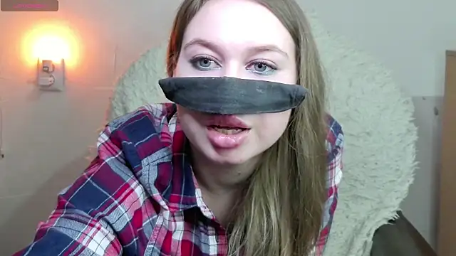 Snapshot of Mikki5P chatting on 3, 3, 2025 Mikki5P online show from 3, 3, 2025