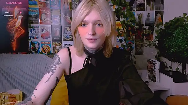 Snapshot of Simona_Rain chatting on 8, 11, 2025 Simona Rain online show from 8, 11, 2025