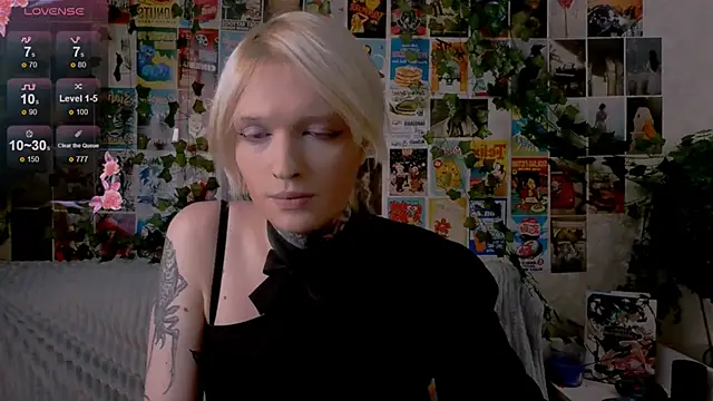 Snapshot of Simona_Rain chatting on 4, 10, 2025 Simona Rain online show from 4, 10, 2025