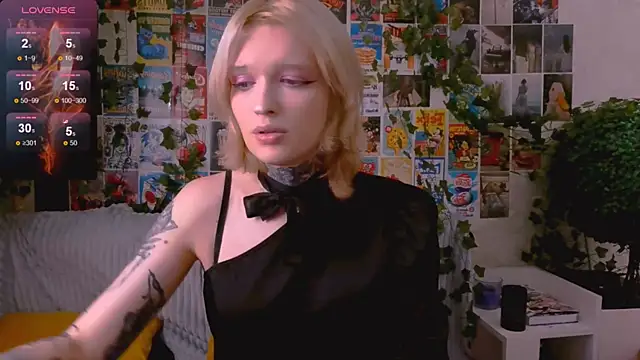 Snapshot of Simona_Rain chatting on 21, 10, 2025 Simona Rain online show from 21, 10, 2025