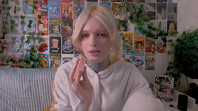 Snapshot of Simona_Rain chatting on 9, 10, 2025 Simona Rain online show from 9, 10, 2025