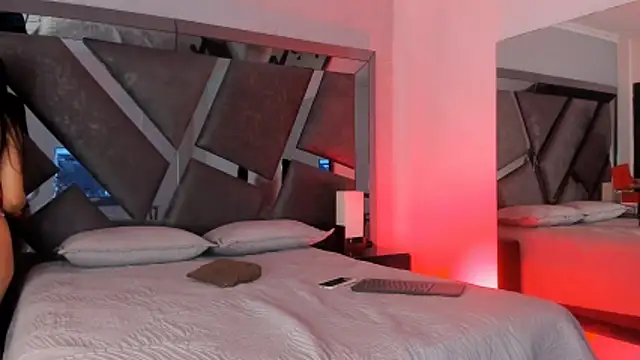 Snapshot of Radiant_Naomi chatting on 3, 6, 2026 Radiant Naomi online show from 3, 6, 2026