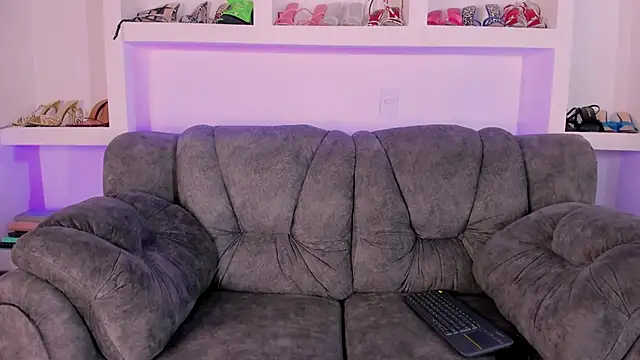 Radiant Naomi online show from 26, 3, 2026