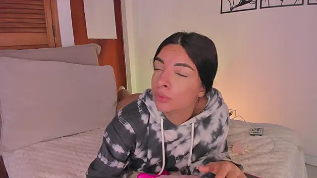 Snapshot of 777AylinZ chatting on 23, 10, 2025 777AylinZ online show from 23, 10, 2025