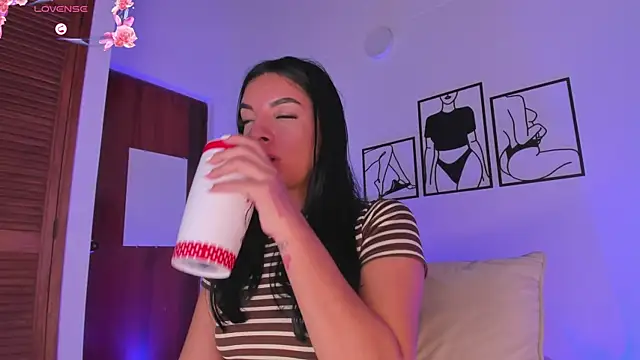 Snapshot of 777AylinZ chatting on 22, 11, 2025 777AylinZ online show from 22, 11, 2025