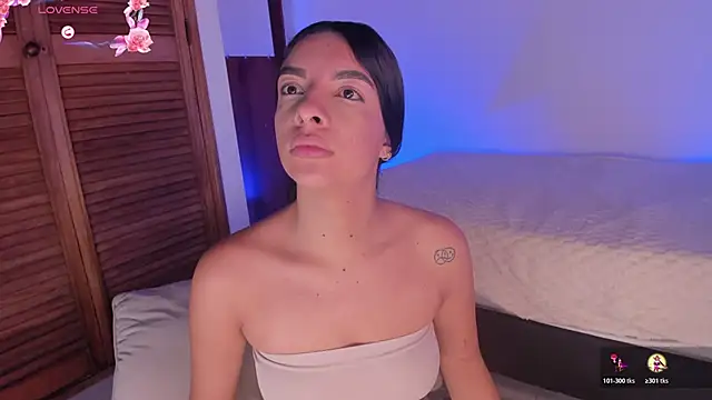 Snapshot of 777AylinZ chatting on 18, 10, 2025 777AylinZ online show from 18, 10, 2025