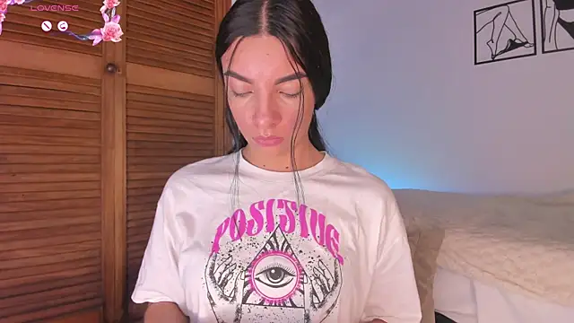 Snapshot of 777AylinZ chatting on 26, 10, 2025 777AylinZ online show from 26, 10, 2025