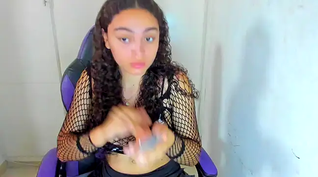 Lily anal squirt  online show from 20, 12, 2024